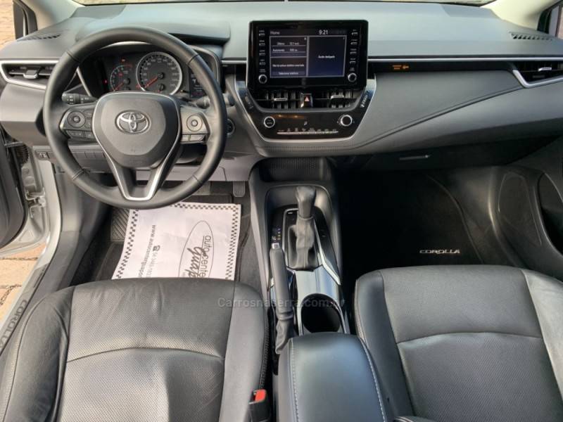 TOYOTA - COROLLA - 2021/2022 - Prata - R$ 126.800,00
