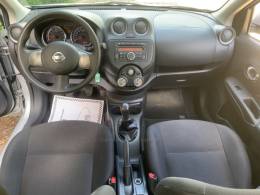 NISSAN - VERSA - 2012/2013 - Prata - R$ 41.800,00