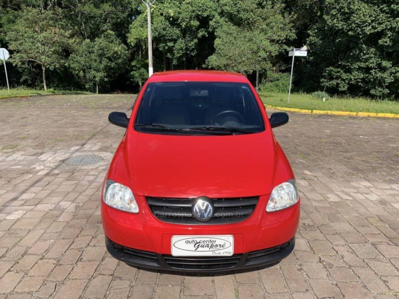 VOLKSWAGEN - FOX - 2008/2009 - Vermelha - R$ 24.800,00