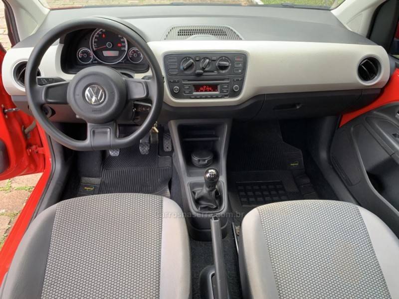 VOLKSWAGEN - UP - 2016/2017 - Vermelha - R$ 59.800,00