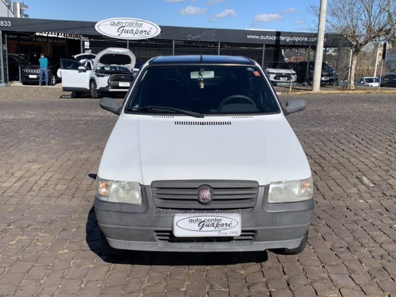 FIAT - UNO - 2010/2011 - Branca - R$ 32.800,00