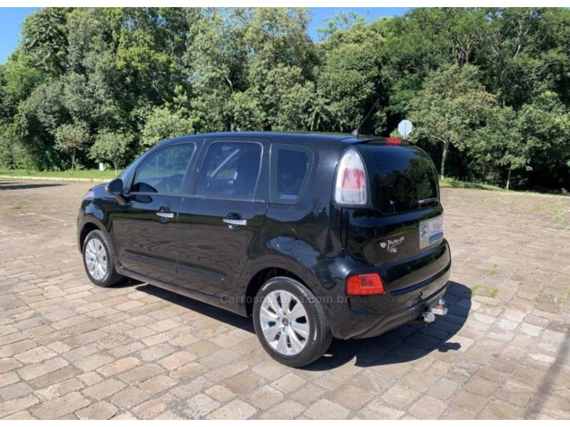 CITROËN - C3 PICASSO - 2013/2014 - Preta - R$ 41.800,00