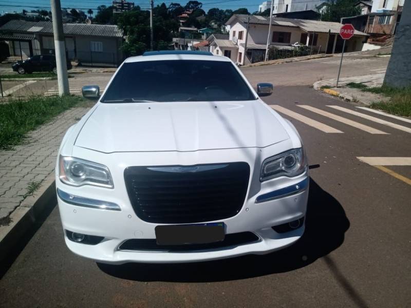 CHRYSLER - 300 C - 2011/2012 - Branca - R$ 129.800,00