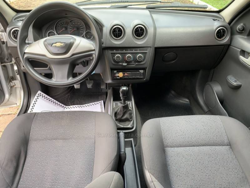 CHEVROLET - CELTA - 2013/2013 - Prata - R$ 37.800,00