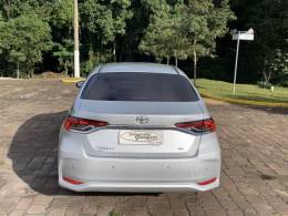 TOYOTA - COROLLA - 2021/2022 - Prata - R$ 126.800,00