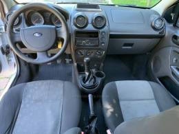 FORD - FIESTA - 2011/2012 - Branca - R$ 28.800,00