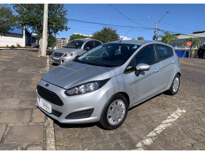 FORD - FIESTA - 2015/2016 - Prata - R$ 44.800,00