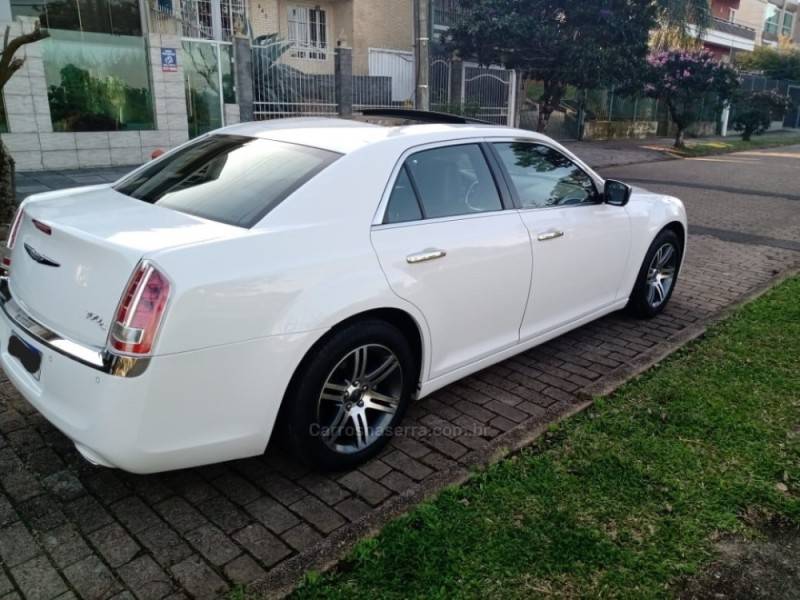 CHRYSLER - 300 C - 2011/2012 - Branca - R$ 129.800,00