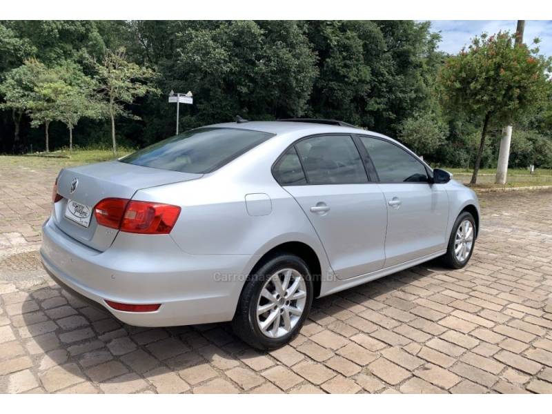 VOLKSWAGEN - JETTA - 2013/2013 - Prata - R$ 69.800,00