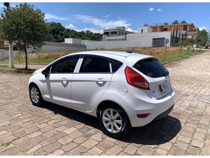 FORD - FIESTA - 2012/2013 - Branca - R$ 39.800,00