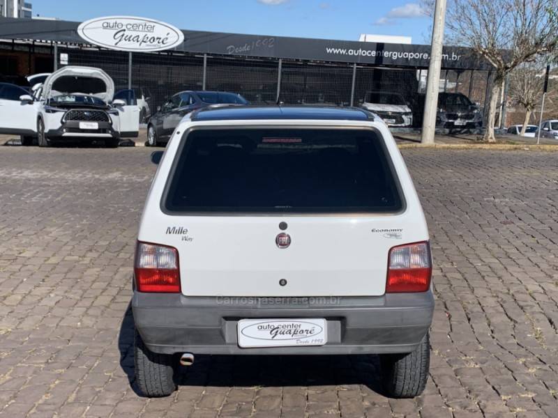 FIAT - UNO - 2010/2011 - Branca - R$ 32.800,00