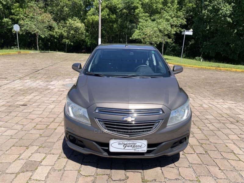CHEVROLET - ONIX - 2013/2014 - Marrom - R$ 44.800,00