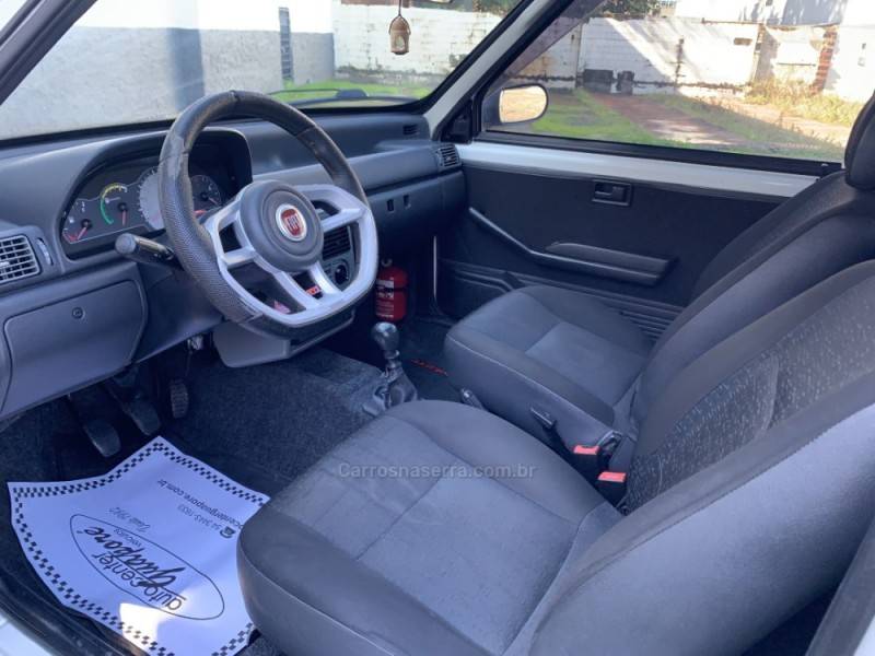 FIAT - UNO - 2010/2011 - Branca - R$ 32.800,00