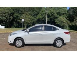 TOYOTA - YARIS - 2022/2023 - Branca - R$ 86.800,00