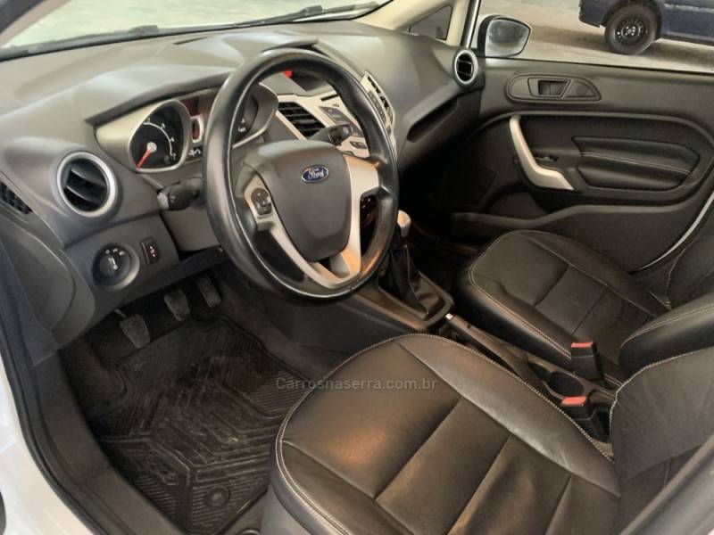 FORD - FIESTA - 2012/2013 - Branca - R$ 39.800,00
