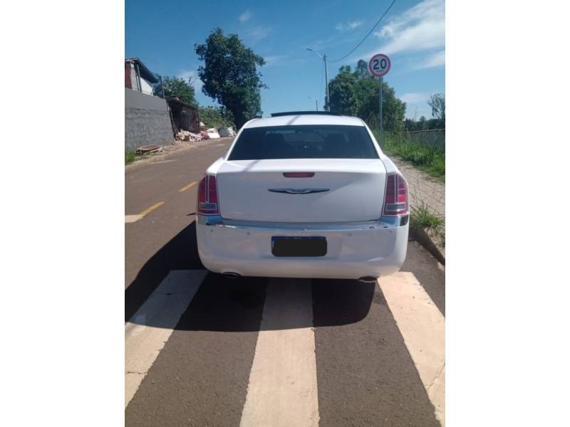 CHRYSLER - 300 C - 2011/2012 - Branca - R$ 129.800,00