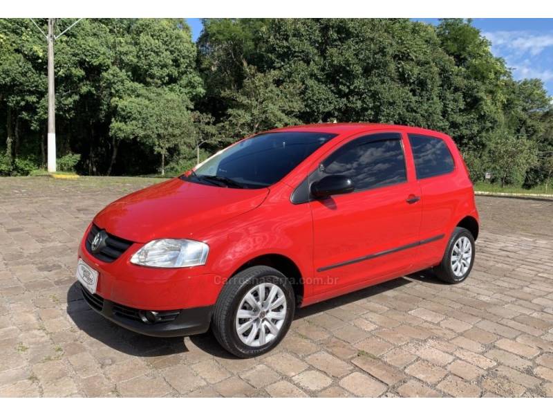 VOLKSWAGEN - FOX - 2008/2009 - Vermelha - R$ 24.800,00