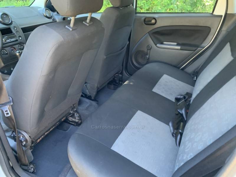 FORD - FIESTA - 2011/2012 - Branca - R$ 28.800,00