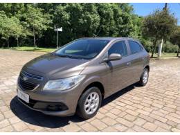 CHEVROLET - ONIX - 2013/2014 - Marrom - R$ 44.800,00