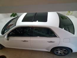 CHRYSLER - 300 C - 2011/2012 - Branca - R$ 129.800,00