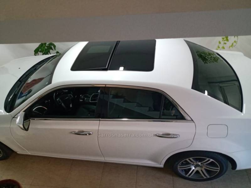 CHRYSLER - 300 C - 2011/2012 - Branca - R$ 129.800,00
