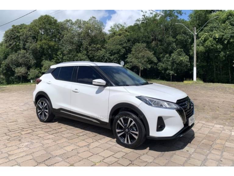 NISSAN - KICKS - 2022/2022 - Branca - R$ 99.800,00