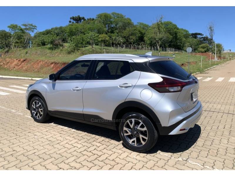 NISSAN - KICKS - 2023/2023 - Prata - R$ 102.800,00