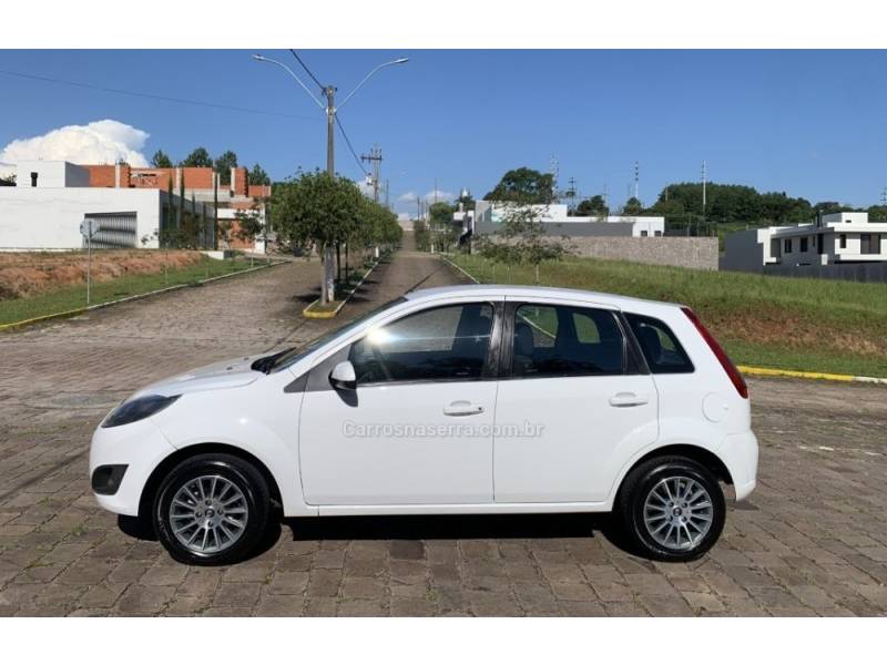 FORD - FIESTA - 2011/2012 - Branca - R$ 28.800,00