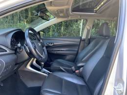 TOYOTA - YARIS - 2019/2020 - Cinza - R$ 87.800,00