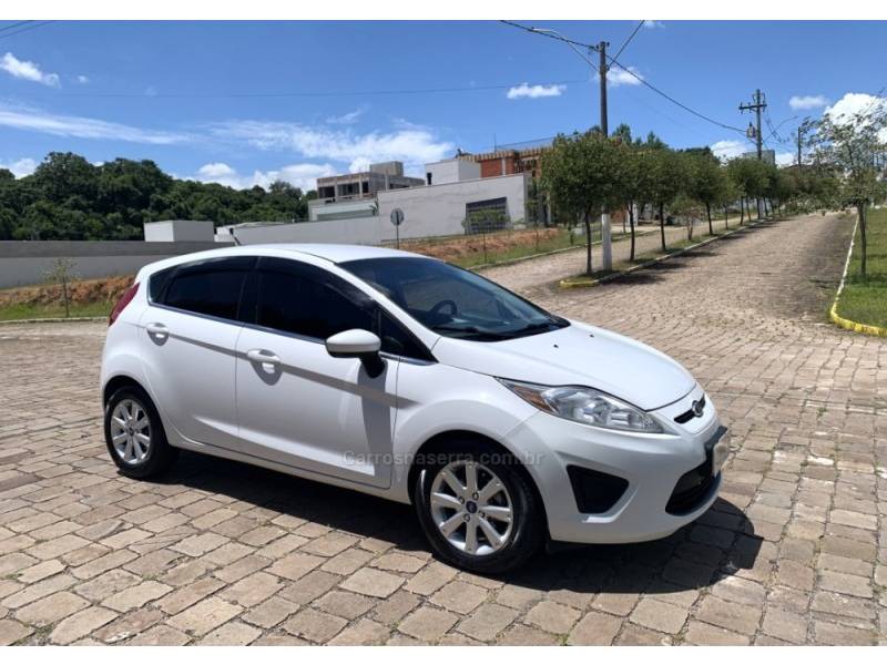 FORD - FIESTA - 2012/2013 - Branca - R$ 39.800,00