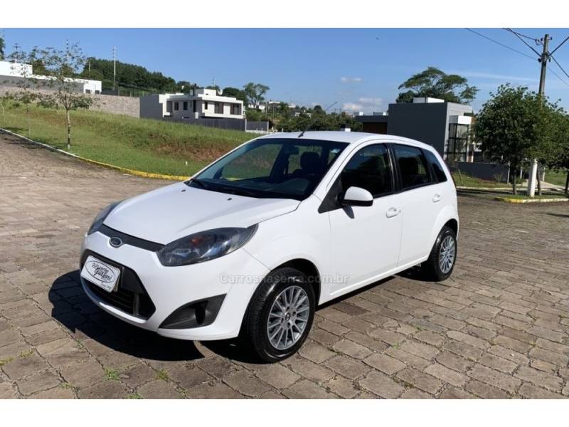 FORD - FIESTA - 2011/2012 - Branca - R$ 28.800,00