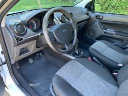 FORD - FIESTA - 2011/2012 - Branca - R$ 28.800,00