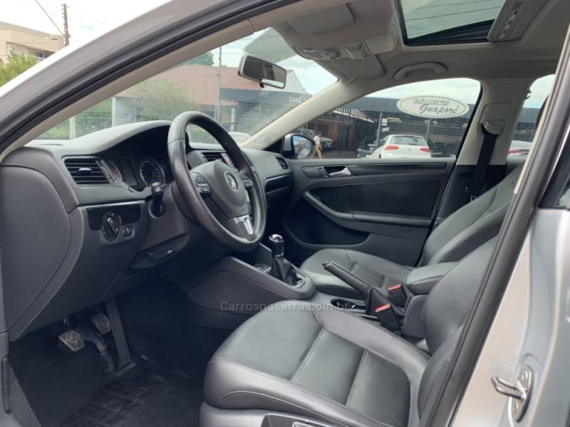 VOLKSWAGEN - JETTA - 2013/2013 - Prata - R$ 69.800,00