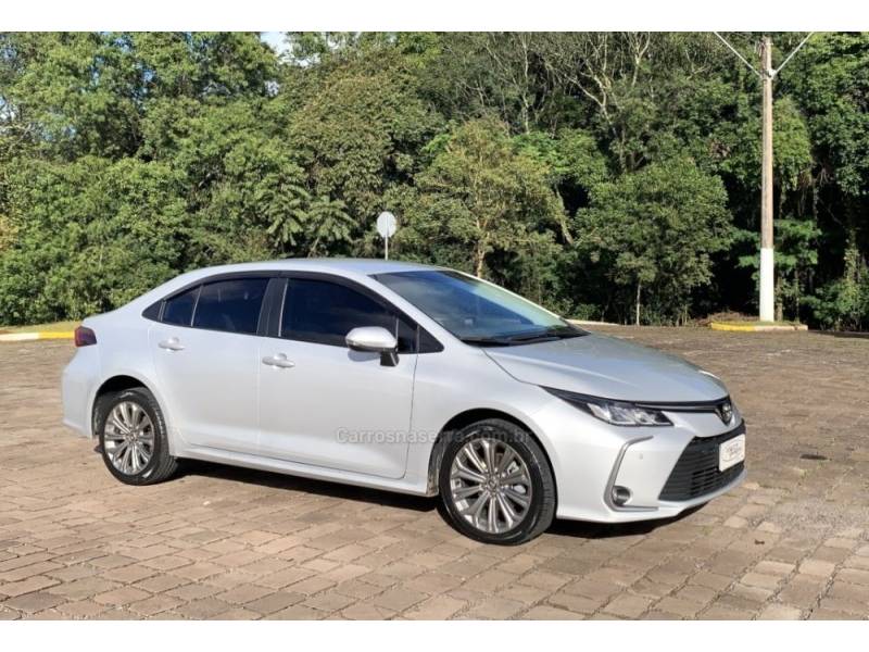 TOYOTA - COROLLA - 2021/2022 - Prata - R$ 126.800,00