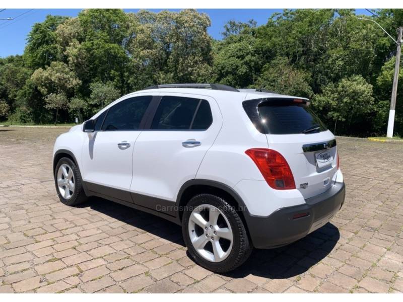CHEVROLET - TRACKER - 2015/2015 - Branca - R$ 70.800,00
