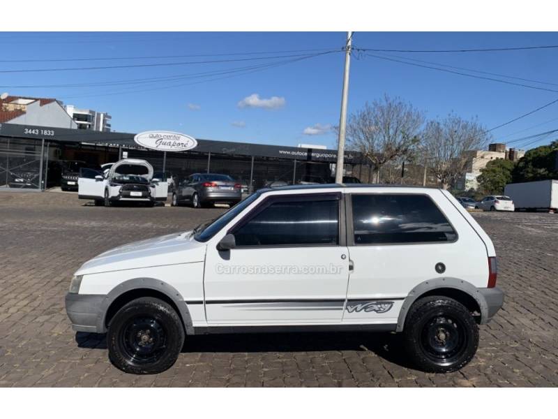 FIAT - UNO - 2010/2011 - Branca - R$ 32.800,00