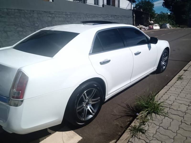 CHRYSLER - 300 C - 2011/2012 - Branca - R$ 129.800,00