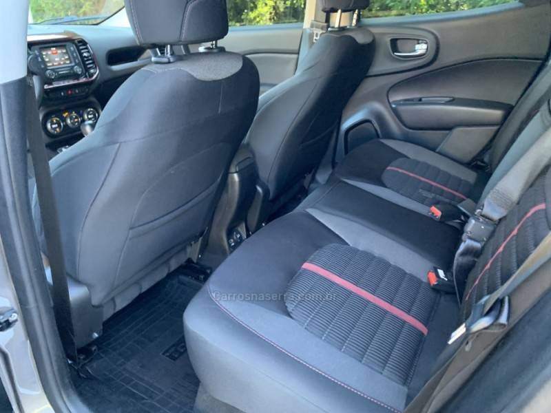 FIAT - TORO - 2018/2019 - Cinza - R$ 106.800,00