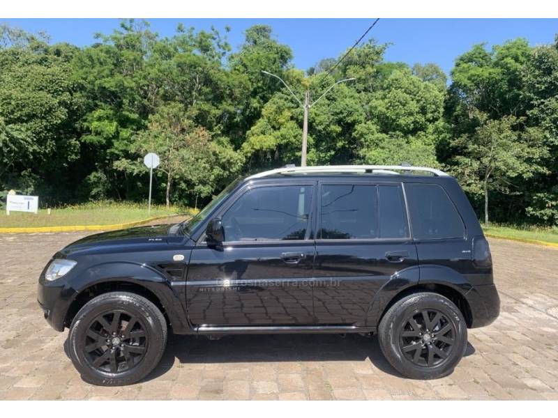 MITSUBISHI - PAJERO TR4 - 2010/2010 - Preta - R$ 61.800,00