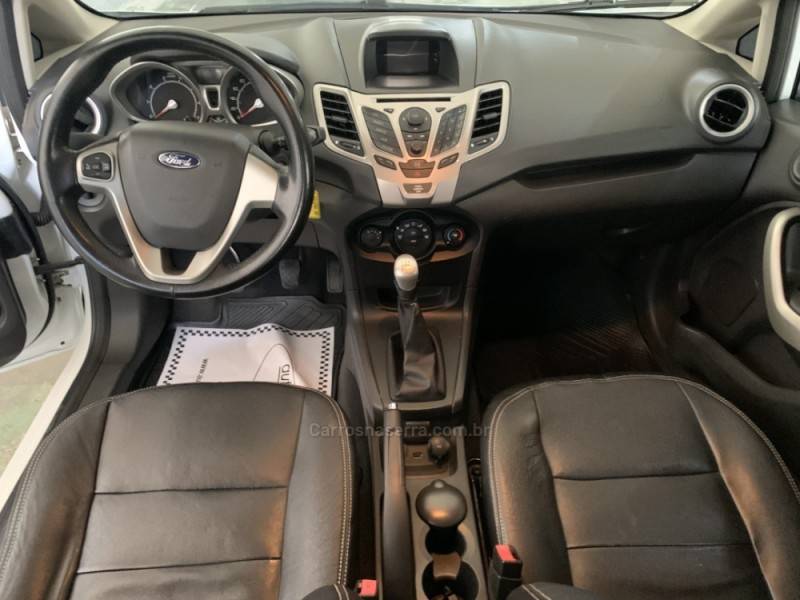 FORD - FIESTA - 2012/2013 - Branca - R$ 39.800,00