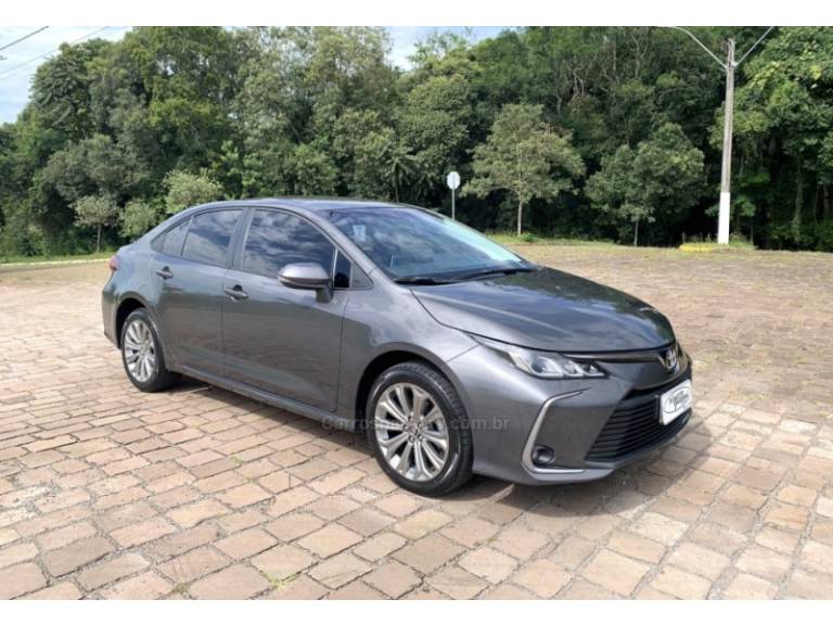 TOYOTA - COROLLA - 2021/2022 - Cinza - R$ 134.800,00