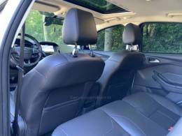 FORD - FOCUS - 2016/2017 - Branca - R$ 71.800,00