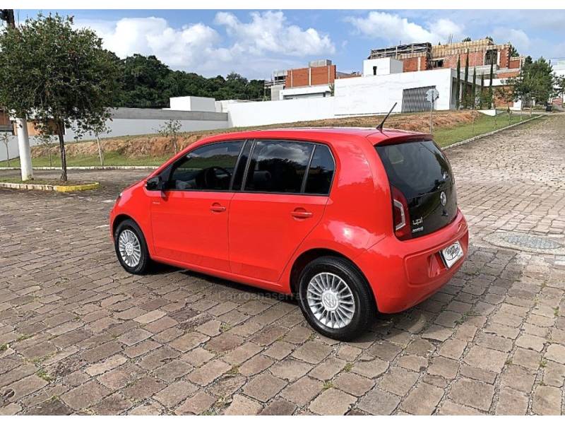VOLKSWAGEN - UP - 2016/2017 - Vermelha - R$ 59.800,00
