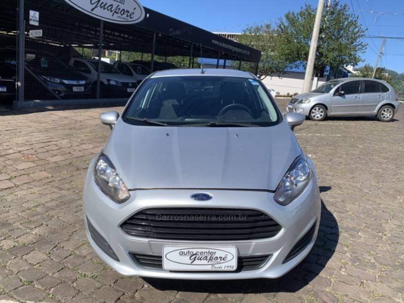 FORD - FIESTA - 2015/2016 - Prata - R$ 44.800,00