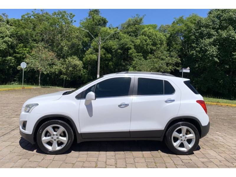 CHEVROLET - TRACKER - 2015/2015 - Branca - R$ 70.800,00