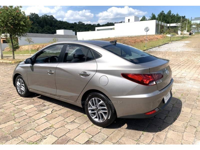 HYUNDAI - HB20 - 2022/2022 - Prata - R$ 85.800,00