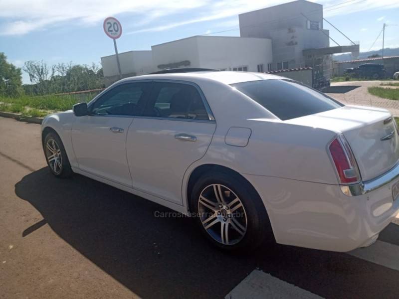 CHRYSLER - 300 C - 2011/2012 - Branca - R$ 129.800,00