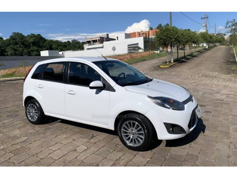 FORD - FIESTA - 2011/2012 - Branca - R$ 28.800,00