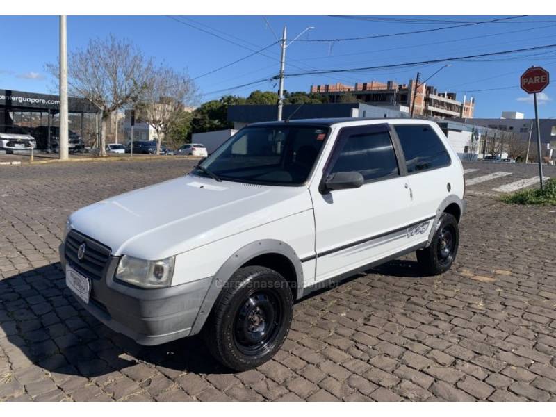 FIAT - UNO - 2010/2011 - Branca - R$ 32.800,00