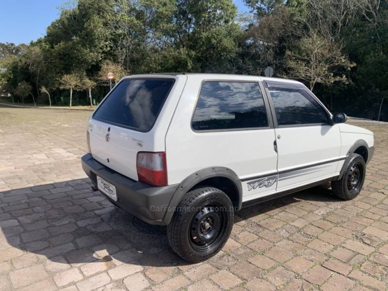 FIAT - UNO - 2010/2011 - Branca - R$ 30.800,00